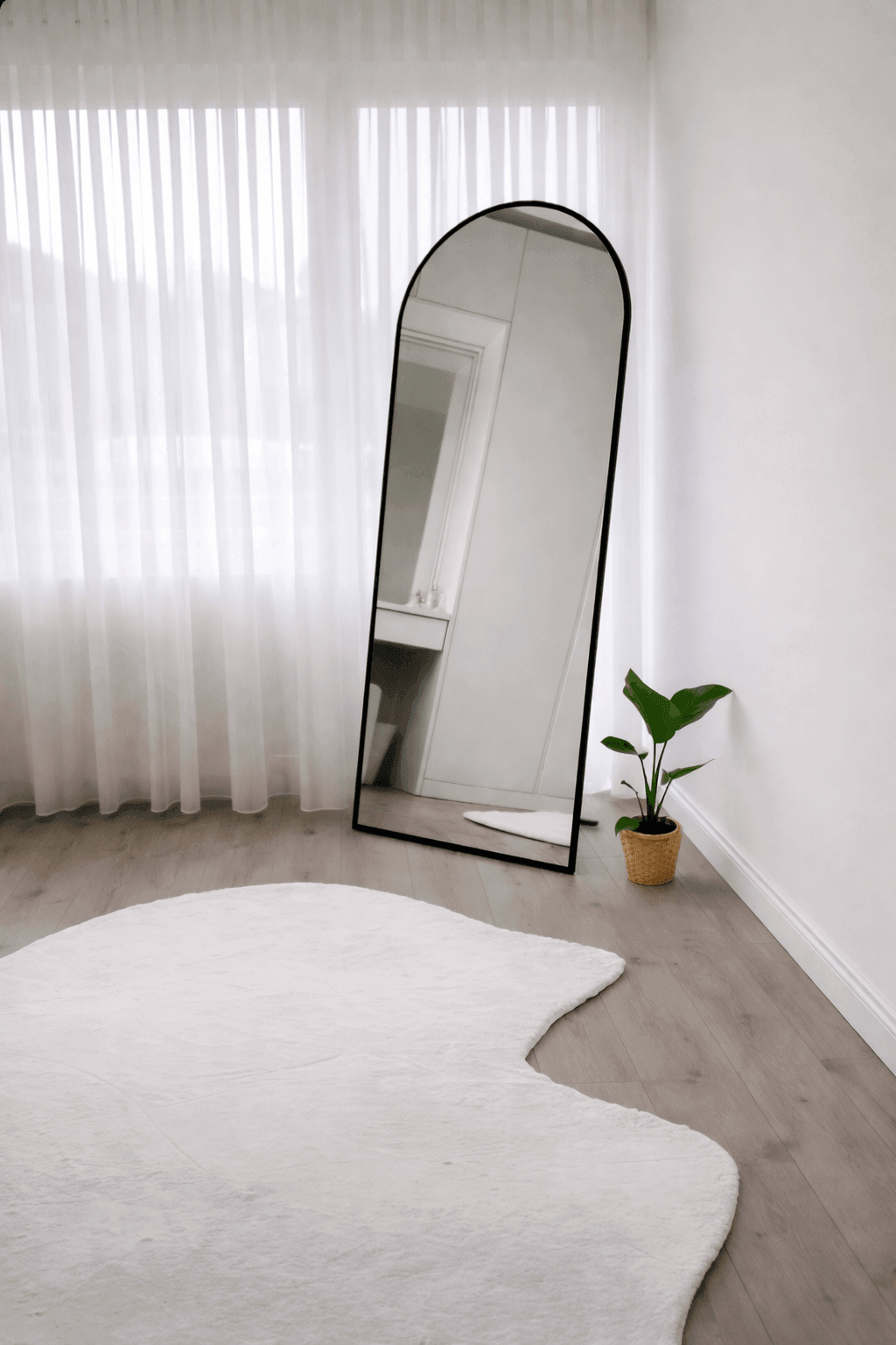Craftx Furniture™ — 6×2 ft Black Luxe Arched Floor Mirror with Ambient Glow